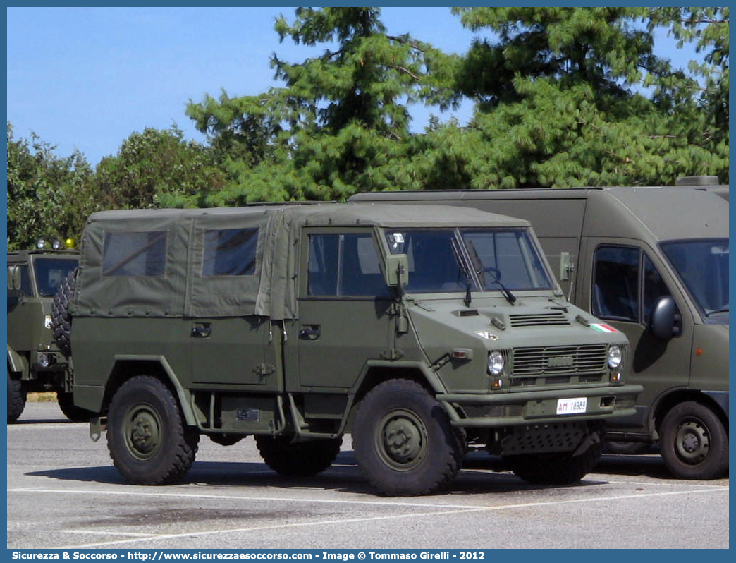 AM 18989
Aeronautica Militare Italiana
Iveco VM90T
Parole chiave: AMI;A.M.I.;Aeronautica;Militare;Italiana;Iveco;VM;90;VM90