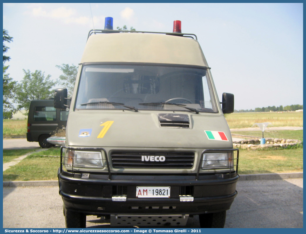 AM 19821
Aeronautica Militare Italiana
Servizio Antincendio
Iveco Daily 35-10 4x4 II serie
Parole chiave: A.M.I.;AMI;Aeronautica;Militare;Italiana;Servizio;Antincendio;Iveco;Daily;35-10;35.10;35;10;4x4