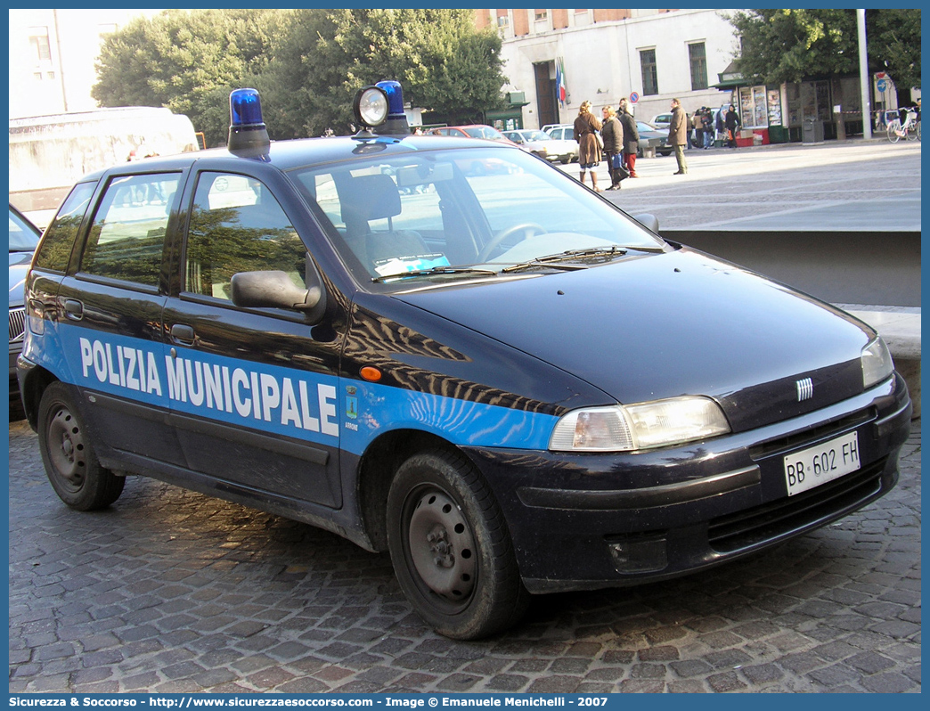 -
Polizia Municipale
Comune di Arrone
Fiat Punto I serie
Parole chiave: Polizia;Locale;Municipale;Arrone;Fiat;Punto