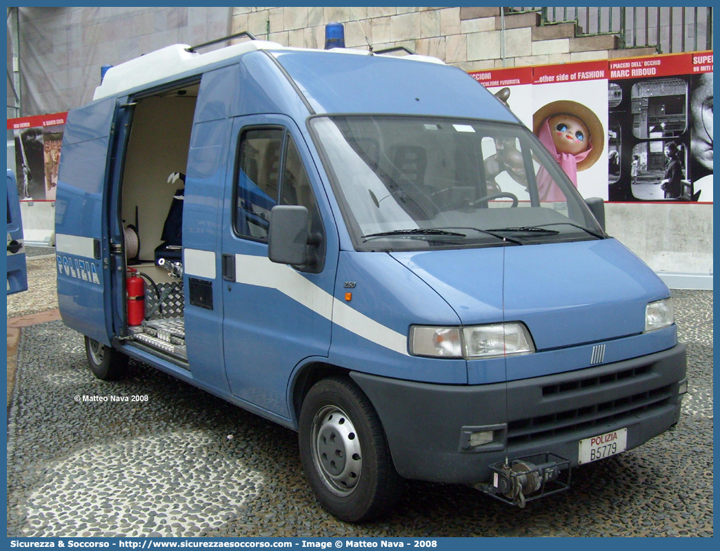 Polizia B5779
Polizia di Stato
Artificieri Antisabotaggio
Fiat Ducato II serie
Parole chiave: B5779;PS;P.S.;Polizia;Stato;Polizia di Stato;Artificieri;Antisabotaggio;Fiat;Ducato