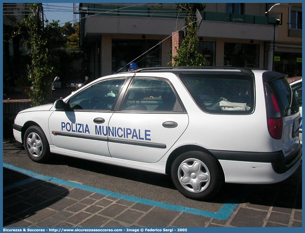 -
Polizia Municipale
Comune di Assisi
Renault Laguna Station Wagon
Parole chiave: Polizia;Locale;Municipale;Assisi;Renault;Laguna;Station Wagon