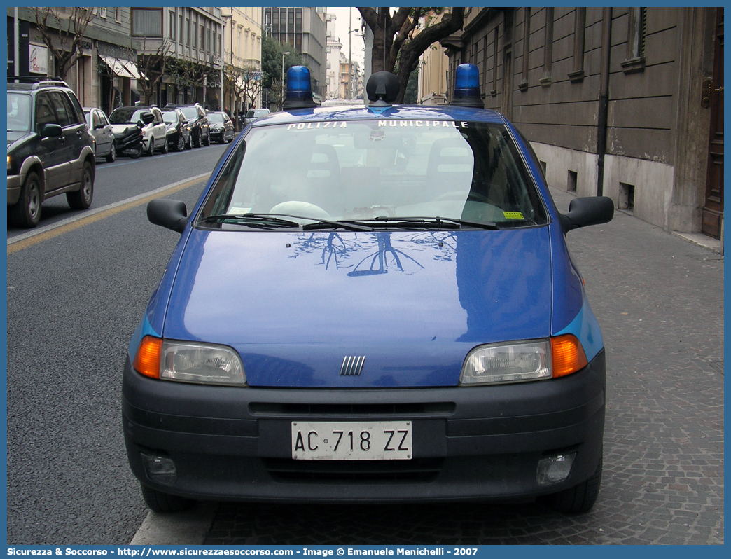 -
Polizia Municipale
Comune di Avigliano Umbro
Fiat Punto I serie
Parole chiave: Polizia;Locale;Municipale;Avigliano Umbro;Fiat;Punto