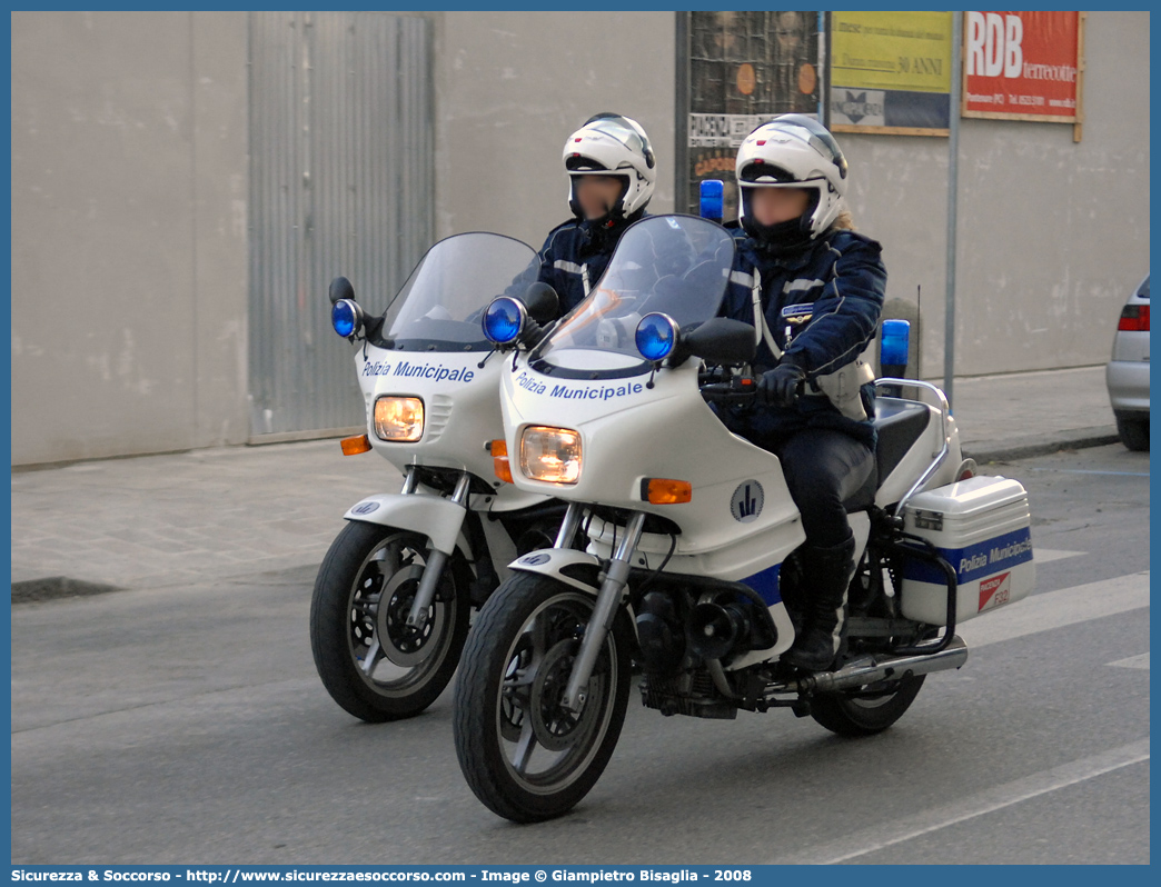 -
Polizia Municipale
Comune di Piacenza
Moto Guzzi 850-T5
Parole chiave: Polizia;Locale;Municipale;Piacenza;Moto Guzzi;850-T5