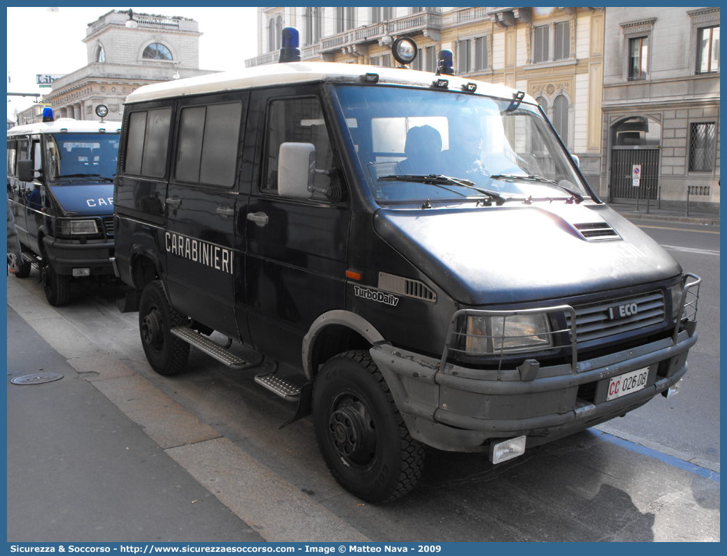 CC 026DB
Arma dei Carabinieri
Battaglioni Mobili
Iveco TurboDaily 40-10 4x4 II serie
Parole chiave: CC;C.C.;Arma;dei;Carabinieri;Battaglioni;Battaglione;Mobili;Mobile;Iveco;TurboDaily;Daily;40-10;4x4;40.10;40;10;Ordine;Pubblico