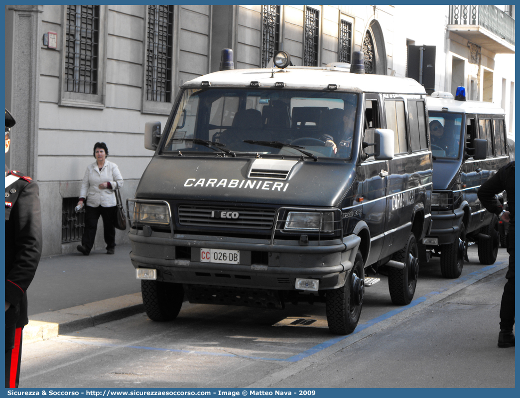 CC 026DB
Arma dei Carabinieri
Battaglioni Mobili
Iveco TurboDaily 40-10 4x4 II serie
Parole chiave: CC;C.C.;Arma;dei;Carabinieri;Battaglioni;Battaglione;Mobili;Mobile;Iveco;TurboDaily;Daily;40-10;4x4;40.10;40;10;Ordine;Pubblico