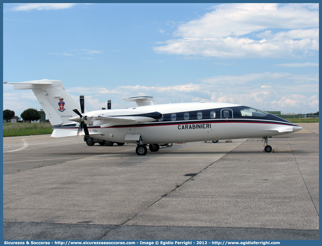 MM62246 / CC 112
Arma dei Carabinieri
Raggruppamento Carabinieri Aeromobili
Piaggio P180 Avanti II 
Parole chiave: CC;C.C.;Arma;Carabinieri;Raggruppamento;Aeromobili;Piaggio;P180;Avanti