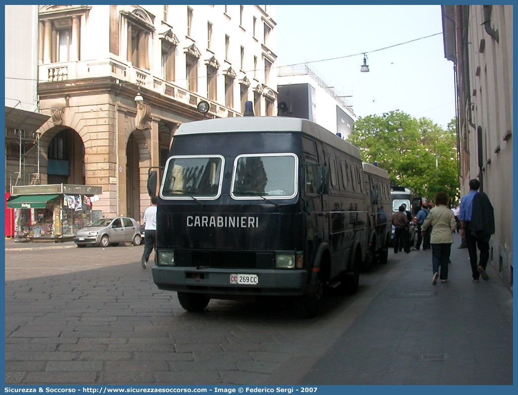 CC 269CC
Arma dei Carabinieri
Battaglioni Mobili
Iveco A55F14

Parole chiave: CC269CC;Arma dei Carabinieri;Battaglioni Mobili;Iveco A55F14;Blindato;Ordine Pubblico