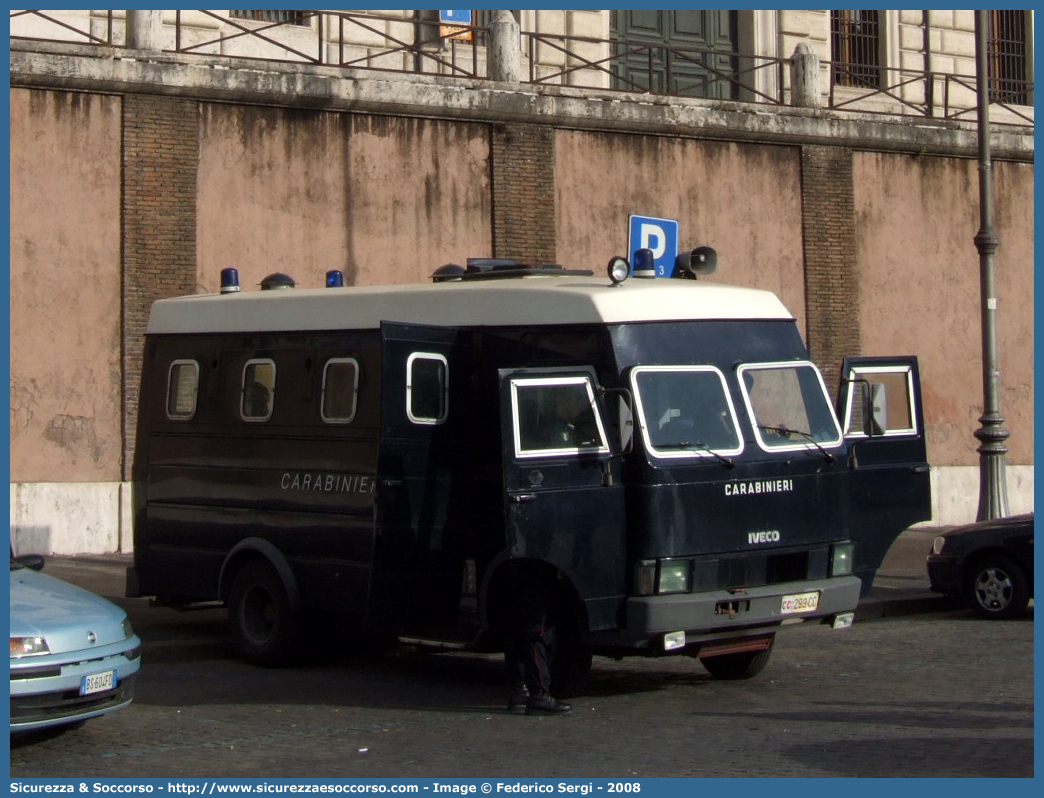 CC 299CC
Arma dei Carabinieri
Battaglioni Mobili
Iveco A55F14

Parole chiave: CC299CC;Arma dei Carabinieri;Battaglioni Mobili;Iveco A55F14;Blindato;Ordine Pubblico