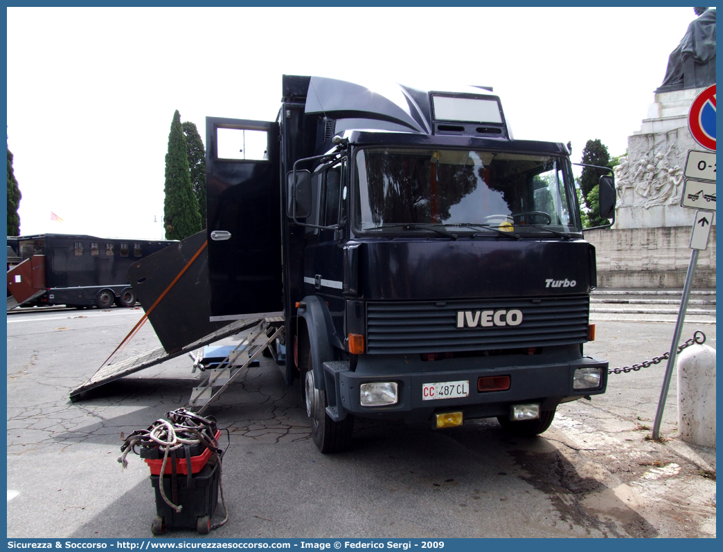 CC 487CL
Arma dei Carabinieri
4° Reggimento Carabinieri a Cavallo
Iveco 175-24
Parole chiave: CC;C.C.;Arma;dei;Carabinieri;Reggimento;a;Cavallo;Iveco;175-24