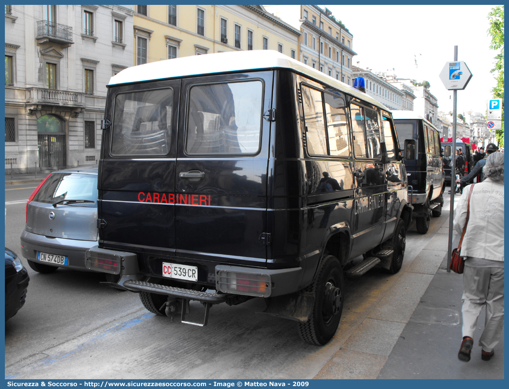 CC 539CR
Arma dei Carabinieri
Battaglioni Mobili
Iveco TurboDaily 40-10 4x4 II serie
Parole chiave: CC;C.C.;Arma;dei;Carabinieri;Battaglioni;Battaglione;Mobili;Mobile;Iveco;TurboDaily;Daily;40-10;4x4;40.10;40;10;Ordine;Pubblico