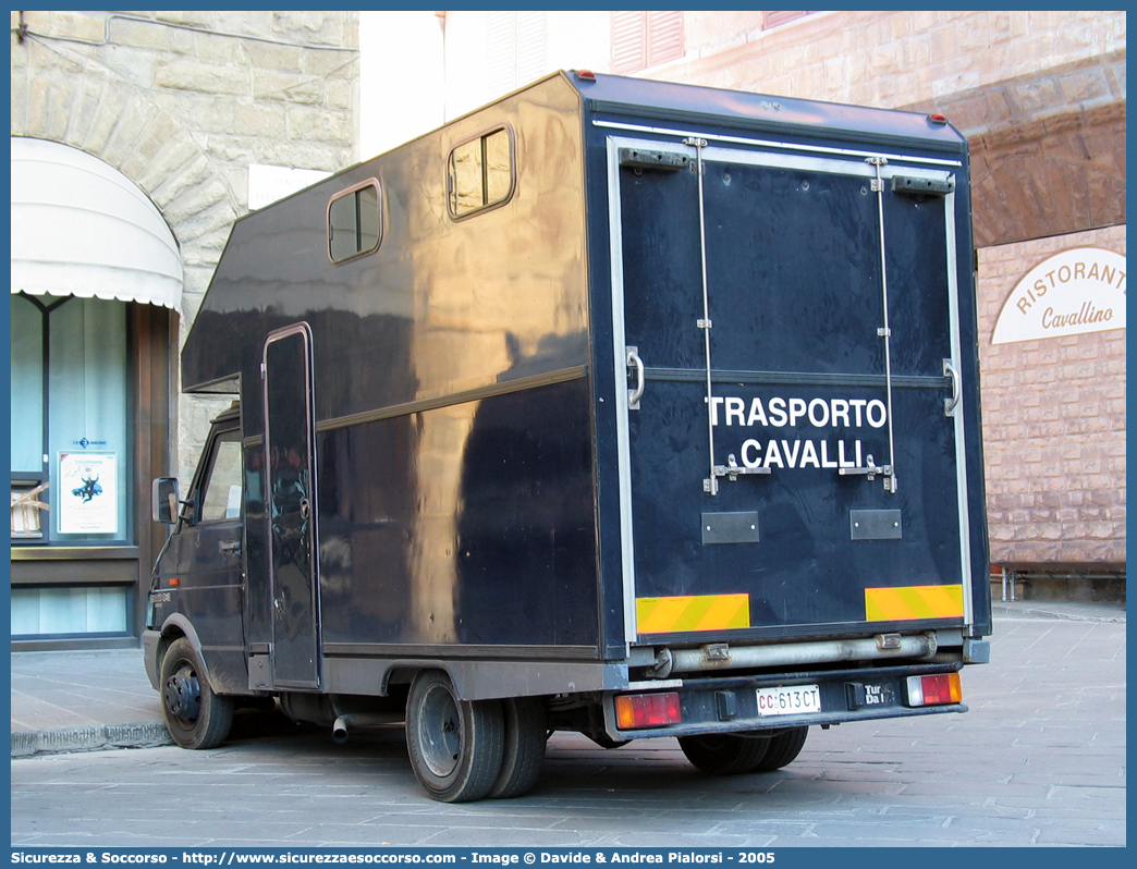 CC 613CT
Arma dei Carabinieri
4° Reggimento Carabinieri a Cavallo
Iveco Daily 49-12 II serie
Parole chiave: CC;C.C.;Arma;dei;Carabinieri;Reggimento;Cavallo;Iveco;Daily;49-12;49.12;Trasporto;Cavalli