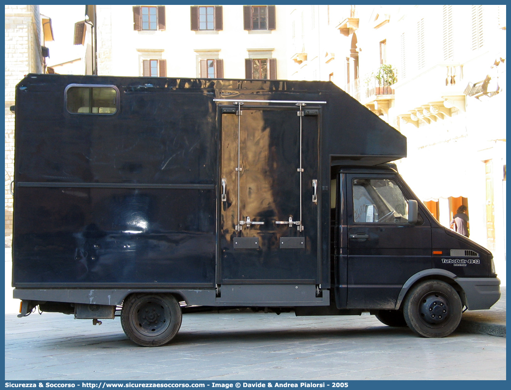 CC 613CT
Arma dei Carabinieri
4° Reggimento Carabinieri a Cavallo
Iveco Daily 49-12 II serie
Parole chiave: CC;C.C.;Arma;dei;Carabinieri;Reggimento;Cavallo;Iveco;Daily;49-12;49.12;Trasporto;Cavalli