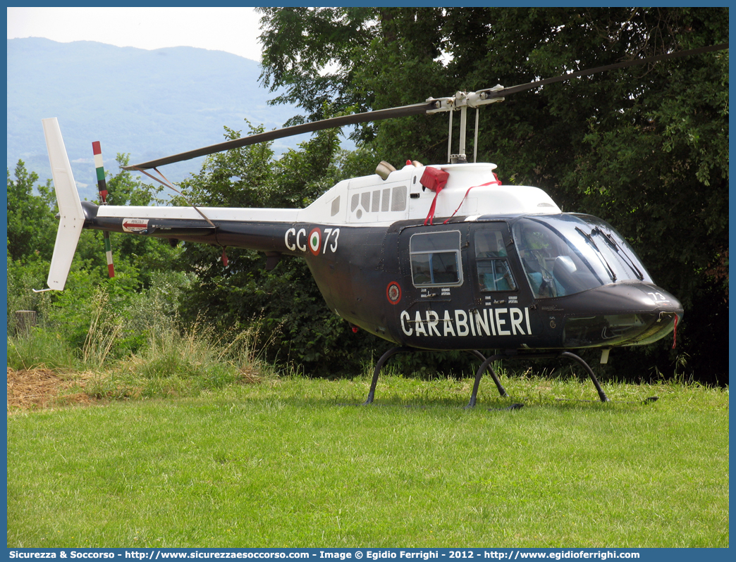 MM81037 / CC 73
Arma dei Carabinieri
Raggruppamento Carabinieri Aeromobili
Agusta Bell AB206
Parole chiave: CC;C.C.;Arma;Carabinieri;Raggruppamento;Aeromobili;Agusta;Bell;AB206