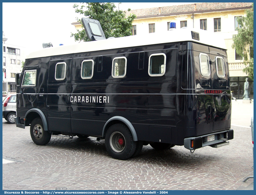 CC 772CA
Arma dei Carabinieri
Battaglioni Mobili
Iveco A55F14
Parole chiave: CC772CA;Arma dei Carabinieri;Battaglioni Mobili;Iveco A55F14;Blindato;Ordine Pubblico