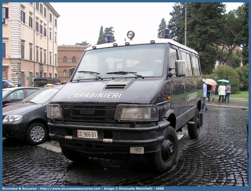 CC 966DI
Arma dei Carabinieri
Battaglioni Mobili
Iveco TurboDaily 40-10 4x4 II serie
Parole chiave: CC;C.C.;Arma;dei;Carabinieri;Battaglioni;Battaglione;Mobili;Mobile;Iveco;TurboDaily;Daily;40-10;4x4;40.10;40;10;Ordine;Pubblico