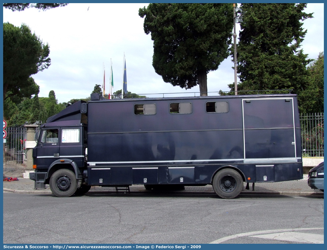 CC 985CV
Arma dei Carabinieri
4° Reggimento Carabinieri a Cavallo
Iveco 175-24
Parole chiave: CC;C.C.;Arma;dei;Carabinieri;Reggimento;a;Cavallo;Iveco;175-24