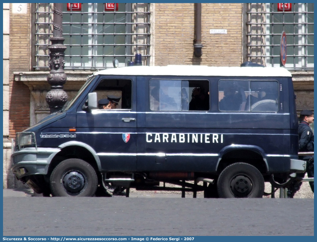 CC 991DE
Arma dei Carabinieri
Battaglioni Mobili
Iveco TurboDaily 40-10 4x4 II serie
Parole chiave: CC;C.C.;Arma;dei;Carabinieri;Battaglioni;Battaglione;Mobili;Mobile;Iveco;TurboDaily;Daily;40-10;4x4;40.10;40;10;Ordine;Pubblico