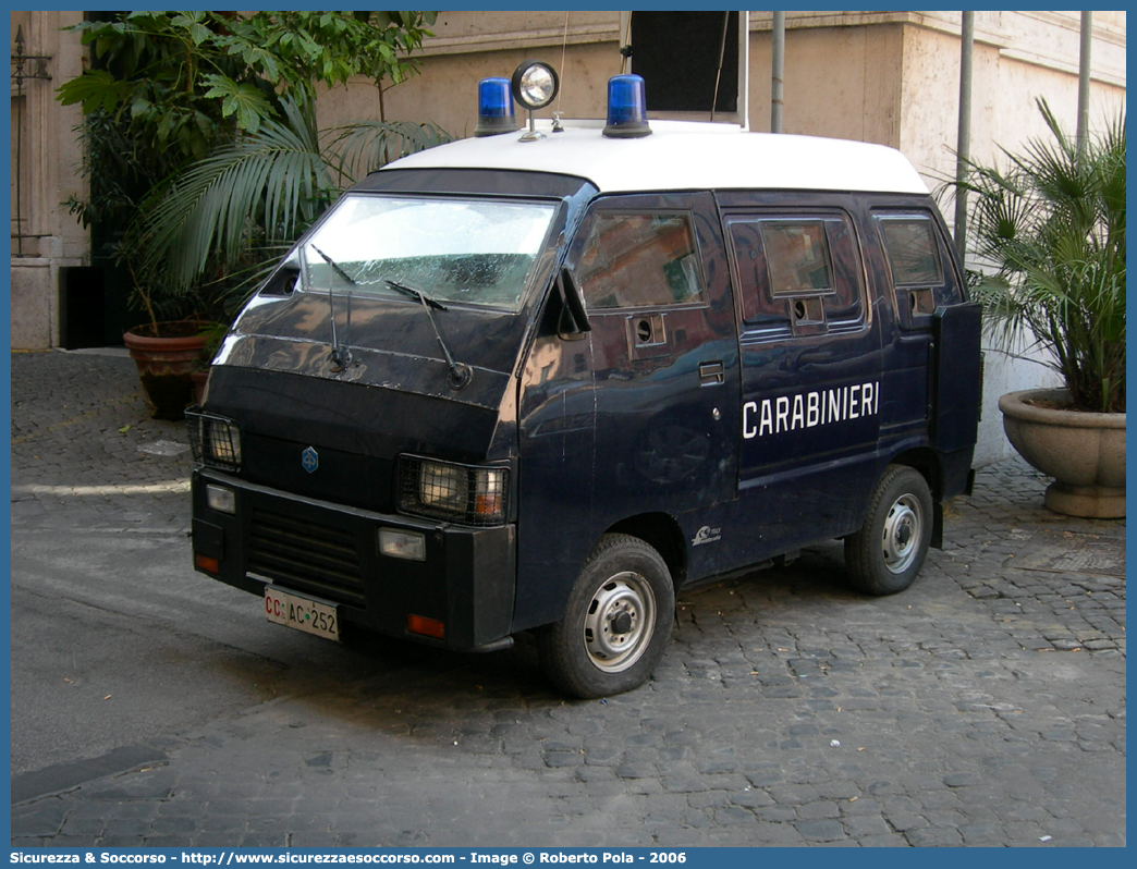 CC AC252
Arma dei Carabinieri
Battaglioni Mobili
Piaggio Porter
Parole chiave: CCAC252;Arma dei Carabinieri;Battaglioni Mobili;Piaggio Porter;Blindato