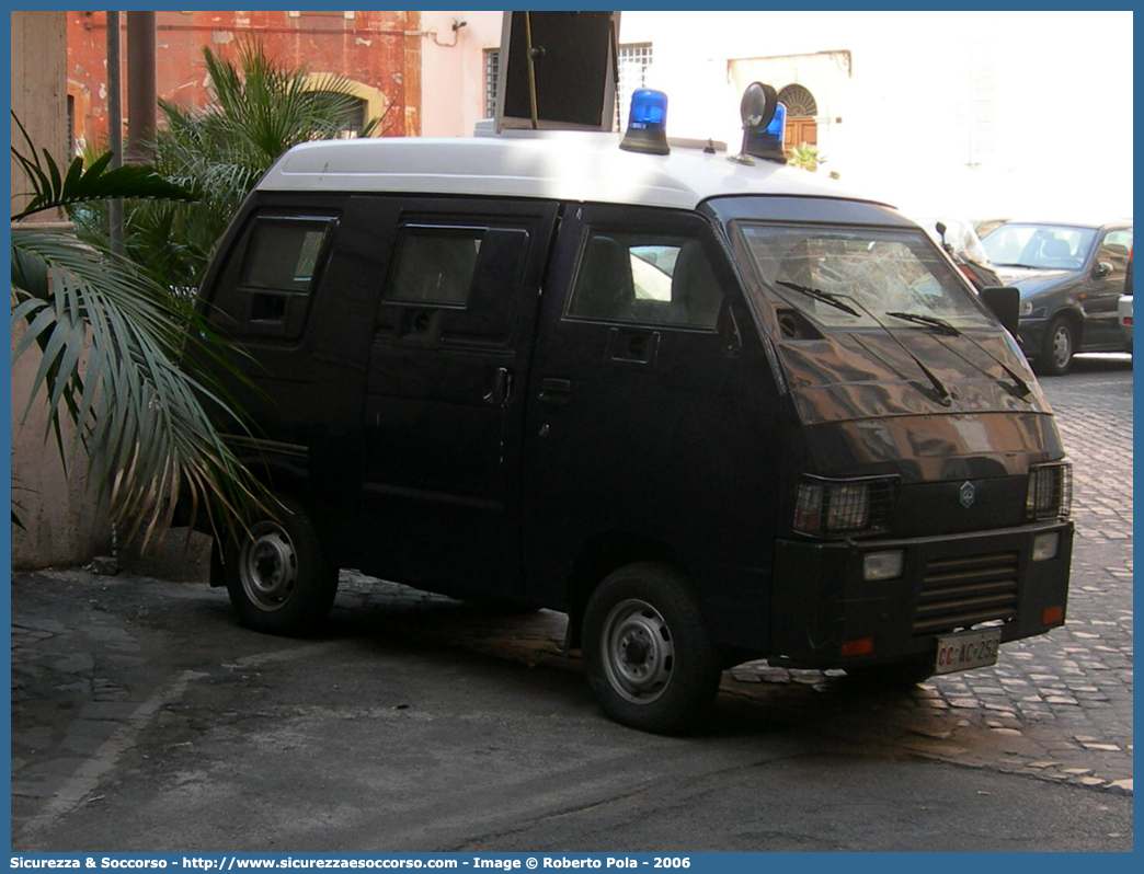 CC AC252
Arma dei Carabinieri
Battaglioni Mobili
Piaggio Porter
Parole chiave: CCAC252;Arma dei Carabinieri;Battaglioni Mobili;Piaggio Porter;Blindato