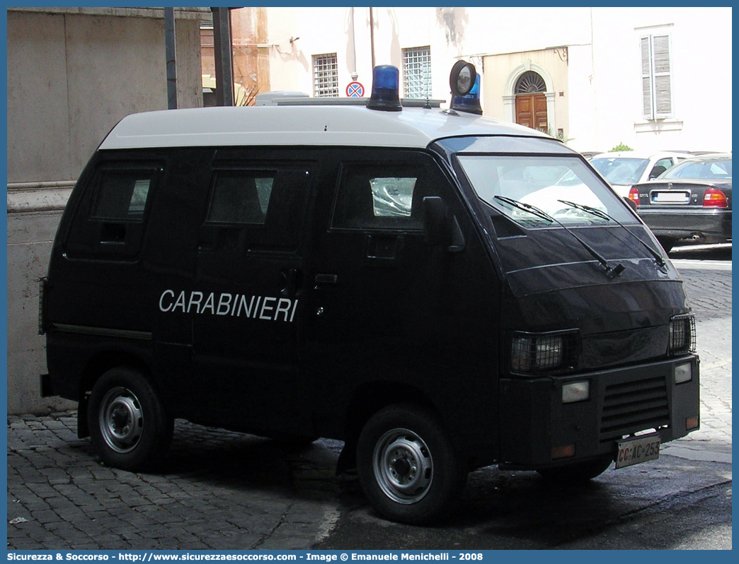 CC AC253
Arma dei Carabinieri
Battaglioni Mobili
Piaggio Porter
Parole chiave: CCAC253;Arma dei Carabinieri;Battaglioni Mobili;Piaggio Porter;Blindato