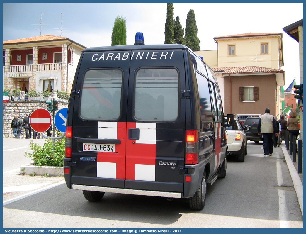 CC AJ634
Arma dei Carabinieri
Servizio Sanitario
Fiat Ducato II serie
Parole chiave: CC;C.C.;Arma;dei;Carabinieri;Servizio;Sanitario;Ambulanza;Autoambulanza;Fiat;Ducato