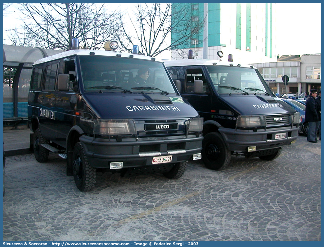 CC AJ691
Arma dei Carabinieri
Battaglioni Mobili
Iveco TurboDaily 40-10 4x4 II serie
Parole chiave: CC;C.C.;Arma;dei;Carabinieri;Battaglioni;Battaglione;Mobili;Mobile;Iveco;TurboDaily;Daily;40-10;4x4;40.10;40;10;Ordine;Pubblico