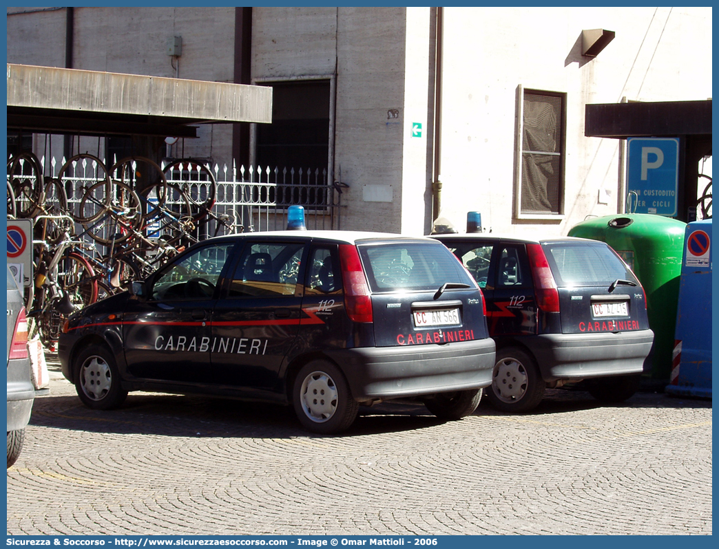 CC AN566 E CC AZ415
Arma dei Carabinieri
Fiat Punto I serie
Allestitore Elevox S.r.l.
Parole chiave: CC;C.C.;Arma;dei;Carabinieri;Fiat;Punto;Elevox