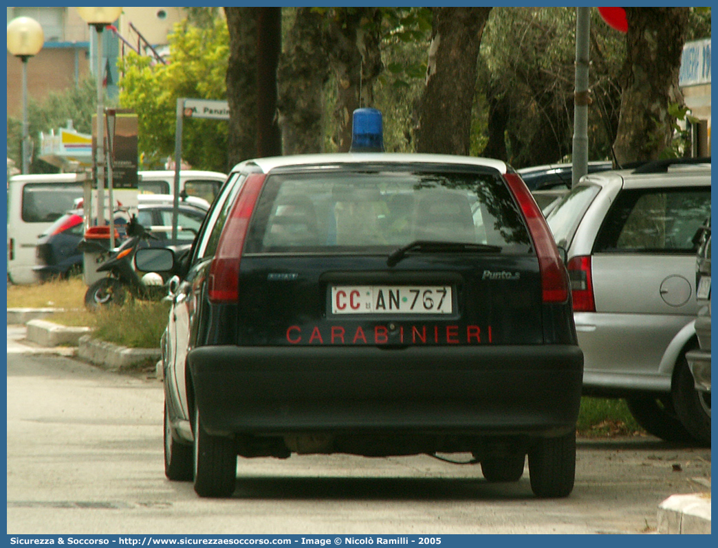 CC AN767
Arma dei Carabinieri
Fiat Punto I serie
Allestitore Elevox S.r.l.
Parole chiave: CC;C.C.;Arma;dei;Carabinieri;Fiat;Punto;Elevox