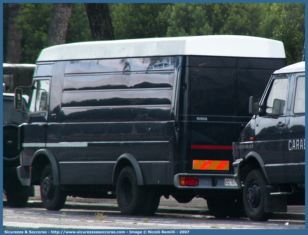 -
Arma dei Carabinieri
Iveco 60-11 TurboZeta
Parole chiave: Arma dei Carabinieri;Iveco 60-11 TurboZeta