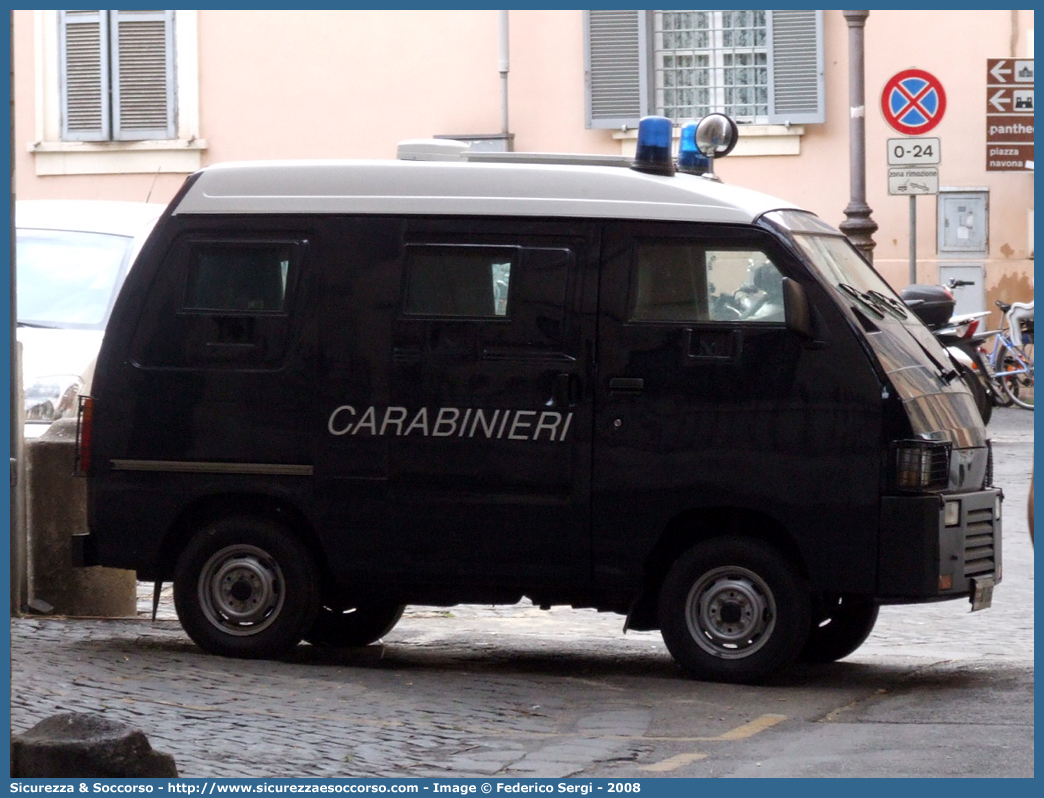 CC AC253
Arma dei Carabinieri
Battaglioni Mobili
Piaggio Porter
Parole chiave: Arma dei Carabinieri;Battaglioni Mobili;Piaggio Porter;Blindato