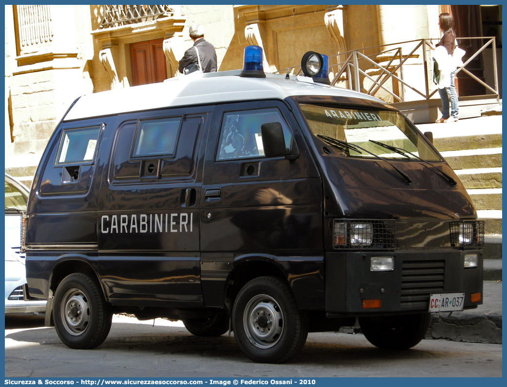 CC AR037
Arma dei Carabinieri
Battaglioni Mobili
Piaggio Porter
Parole chiave: CCAR037;Arma dei Carabinieri;Battaglioni Mobili;Piaggio Porter;Blindato