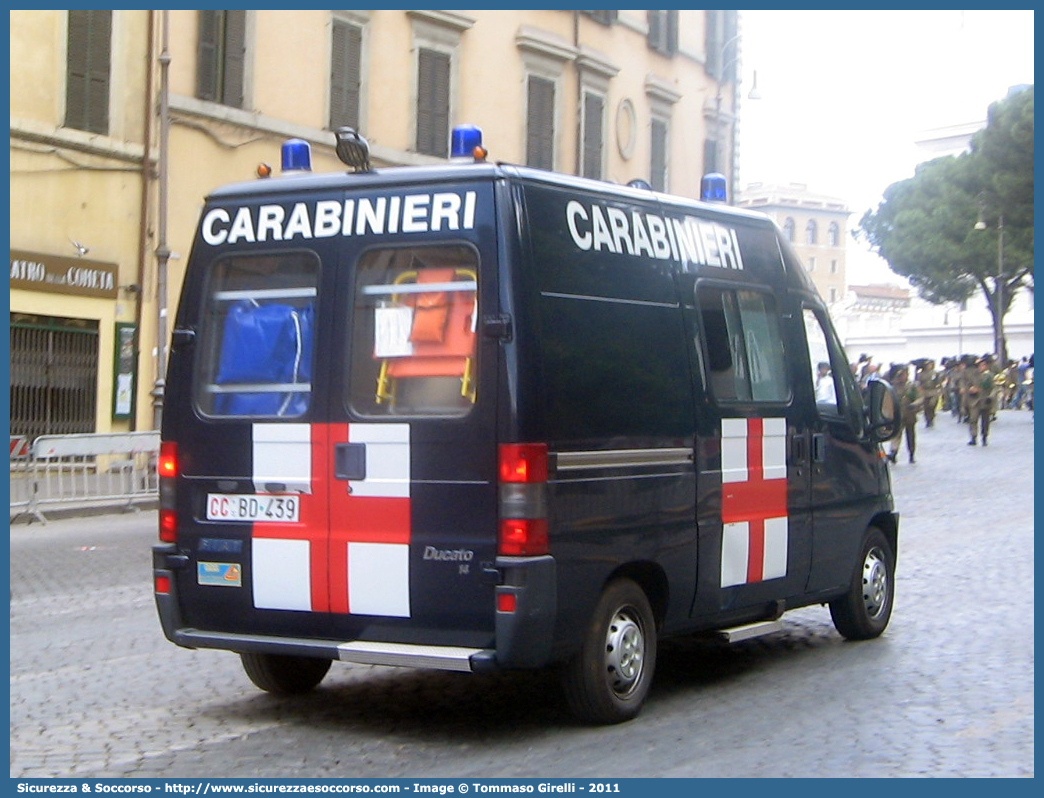 CC BD439
Arma dei Carabinieri
Servizio Sanitario
Fiat Ducato II serie
Allestitore GGG Elettromeccanica S.r.l.
Parole chiave: CC;C.C.;Arma;dei;Carabinieri;Servizio;Sanitario;Ambulanza;Autoambulanza;Fiat;Ducato;GGG;Elettromeccanica