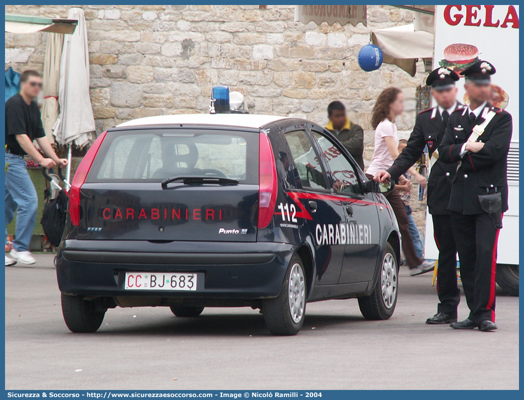 CC BJ683
Arma dei Carabinieri
Fiat Punto II serie
Parole chiave: CC;C.C.;Arma;dei;Carabinieri;Fiat;Punto