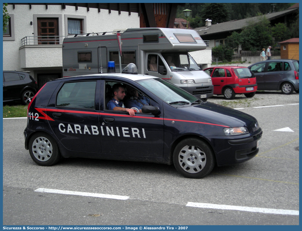 CC BJ684
Arma dei Carabinieri
Fiat Punto II serie
Parole chiave: CC;C.C.;Arma;dei;Carabinieri;Fiat;Punto