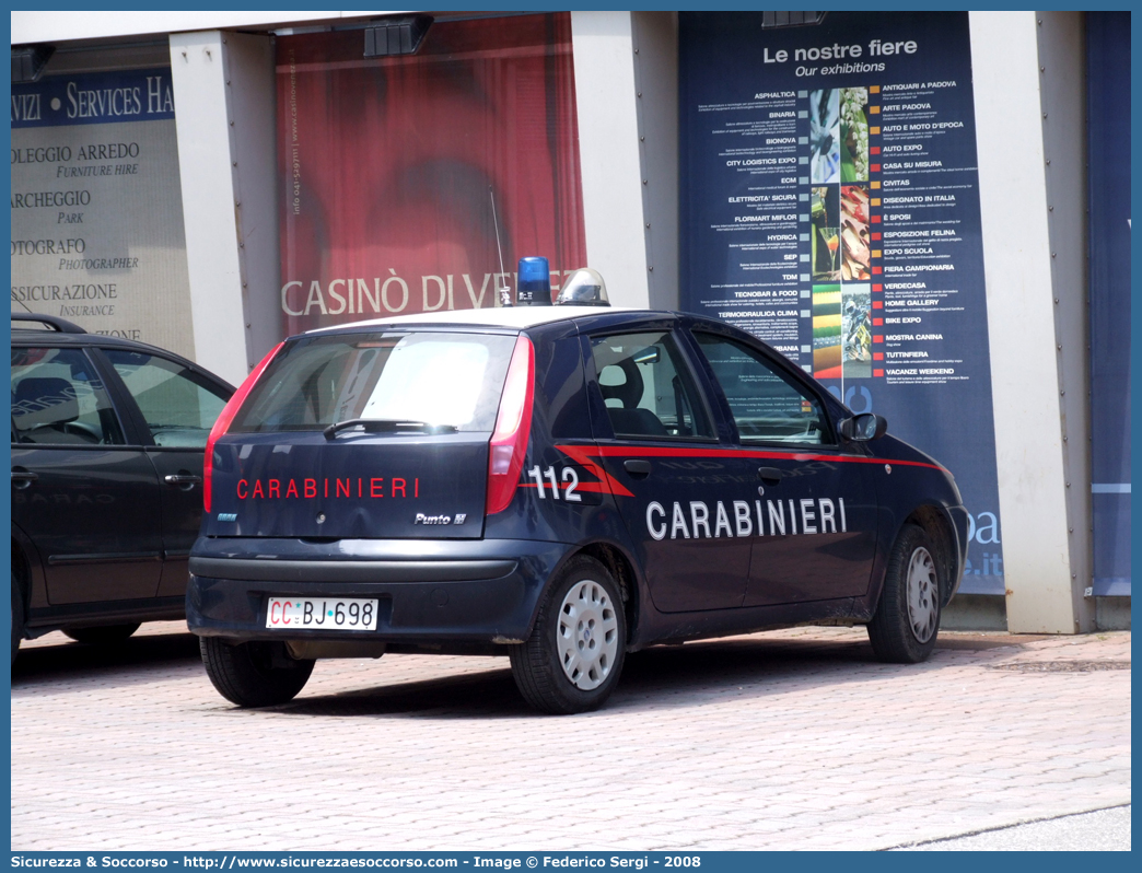 CC BJ698
Arma dei Carabinieri
Fiat Punto II serie
Parole chiave: CC;C.C.;Arma;dei;Carabinieri;Fiat;Punto