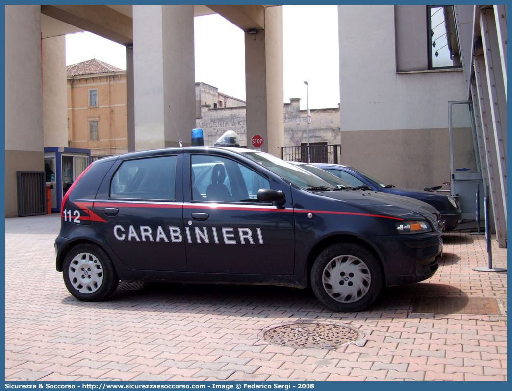 CC BJ698
Arma dei Carabinieri
Fiat Punto II serie
Parole chiave: CC;C.C.;Arma;dei;Carabinieri;Fiat;Punto