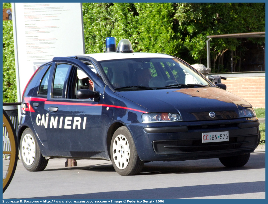 CC BN575
Arma dei Carabinieri
Fiat Punto II serie
Parole chiave: CC;C.C.;Arma;dei;Carabinieri;Fiat;Punto