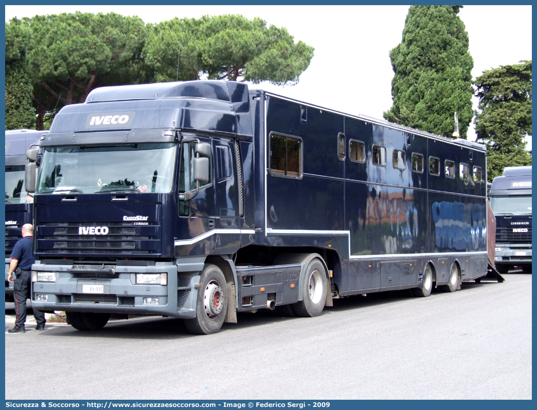 CC BN886
Arma dei Carabinieri
4° Reggimento Carabinieri a Cavallo
Iveco EuroStar 448E48
Allestitore Valli S.r.l.
Parole chiave: CC;C.C.;Arma;dei;Carabinieri;Reggimento;Cavallo;Trasporto;Cavalli;Iveco;EuroStar;440E48;Valli