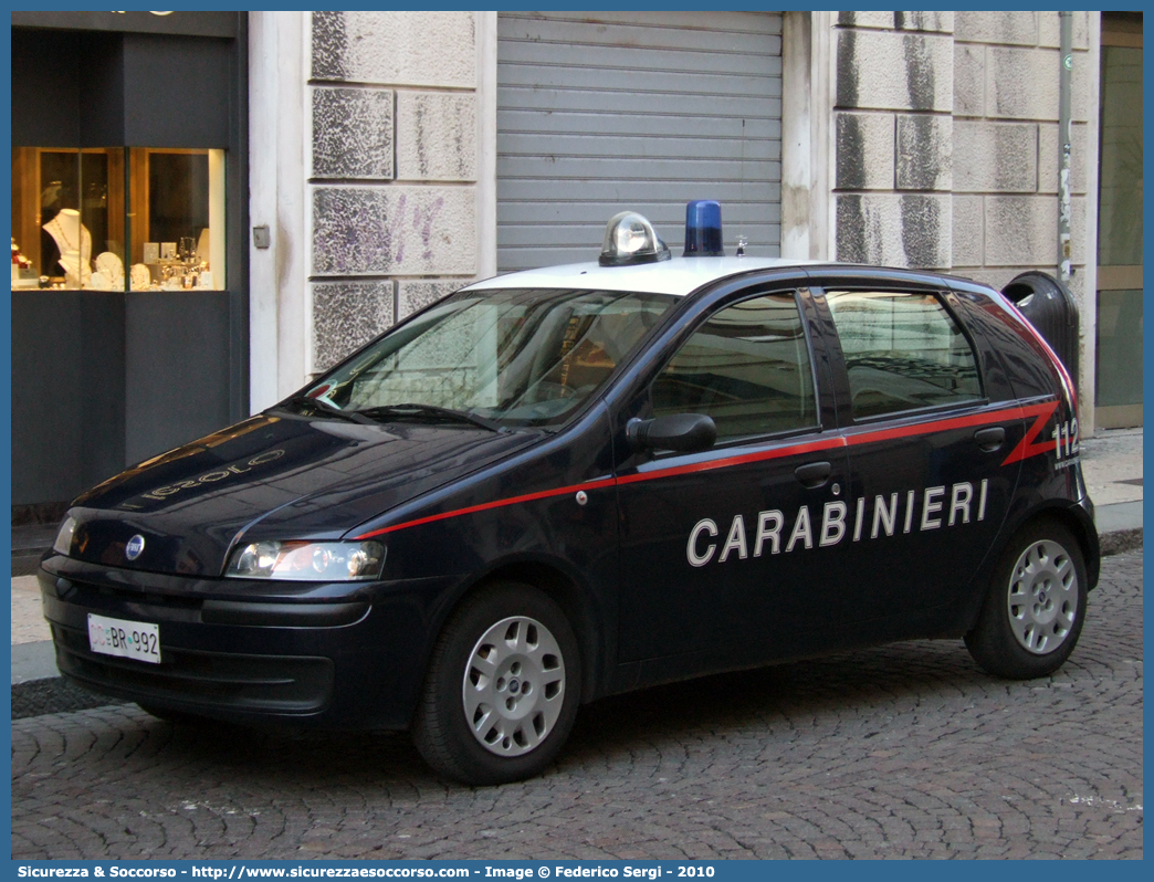 CC BR992
Arma dei Carabinieri
Fiat Punto II serie
Parole chiave: CC;C.C.;Arma;dei;Carabinieri;Fiat;Punto