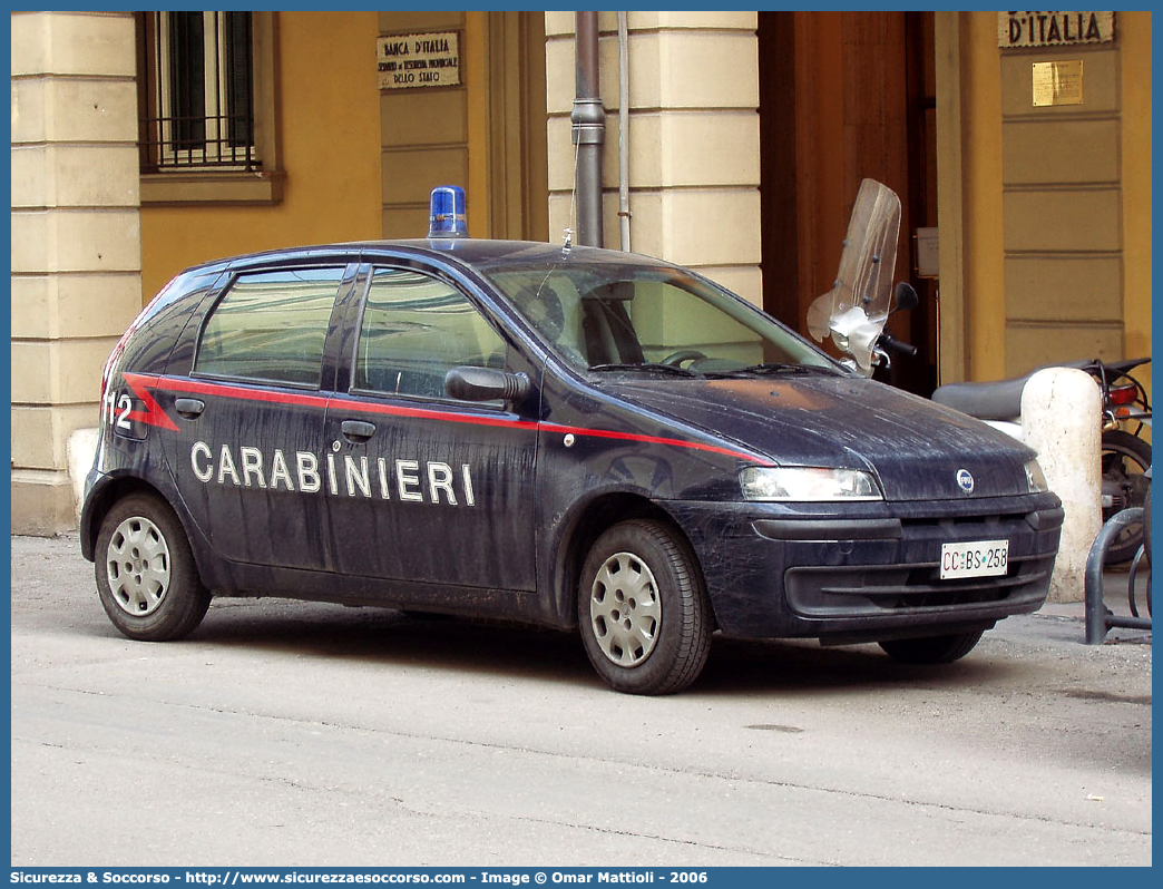 CC BS258
Arma dei Carabinieri
Comando Carabinieri Banca d'Italia
Fiat Punto II serie
Parole chiave: CC;C.C.;Arma;dei;Carabinieri;Banca;Italia;Fiat;Punto