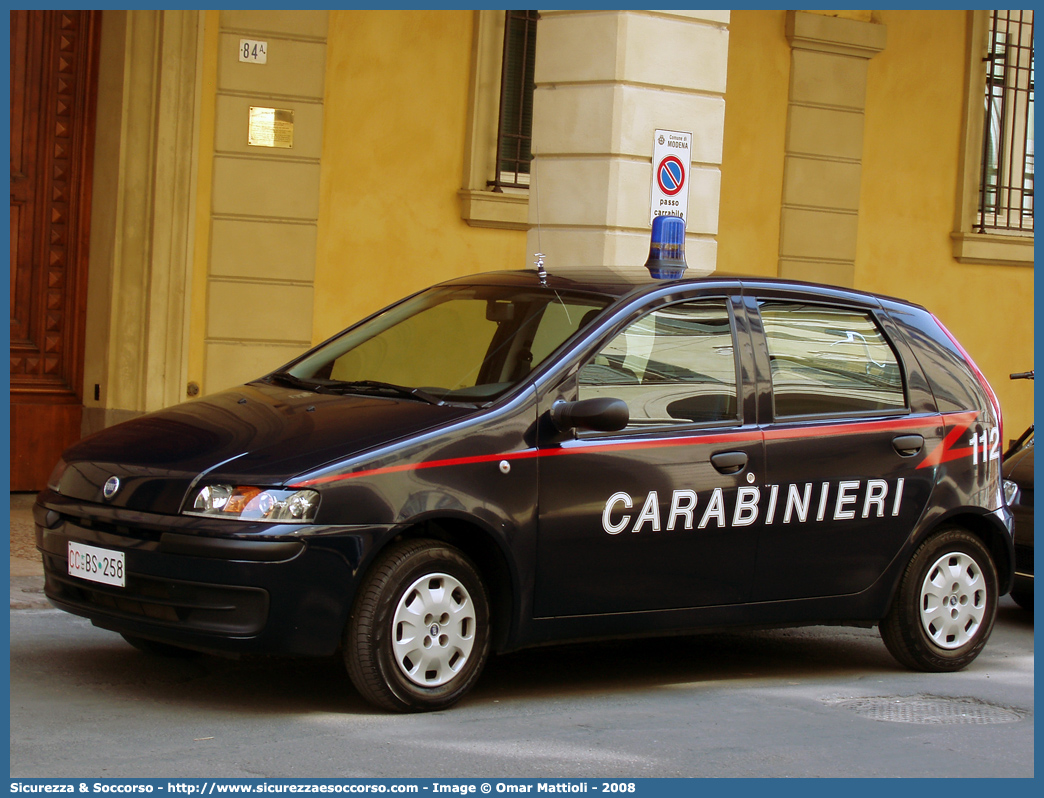 CC BS258
Arma dei Carabinieri
Comando Carabinieri Banca d'Italia
Fiat Punto II serie
Parole chiave: CC;C.C.;Arma;dei;Carabinieri;Banca;Italia;Fiat;Punto