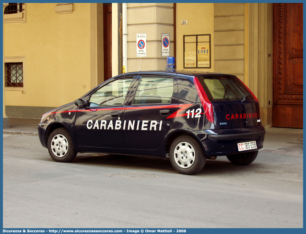 CC BS258
Arma dei Carabinieri
Comando Carabinieri Banca d'Italia
Fiat Punto II serie
Parole chiave: CC;C.C.;Arma;dei;Carabinieri;Banca;Italia;Fiat;Punto