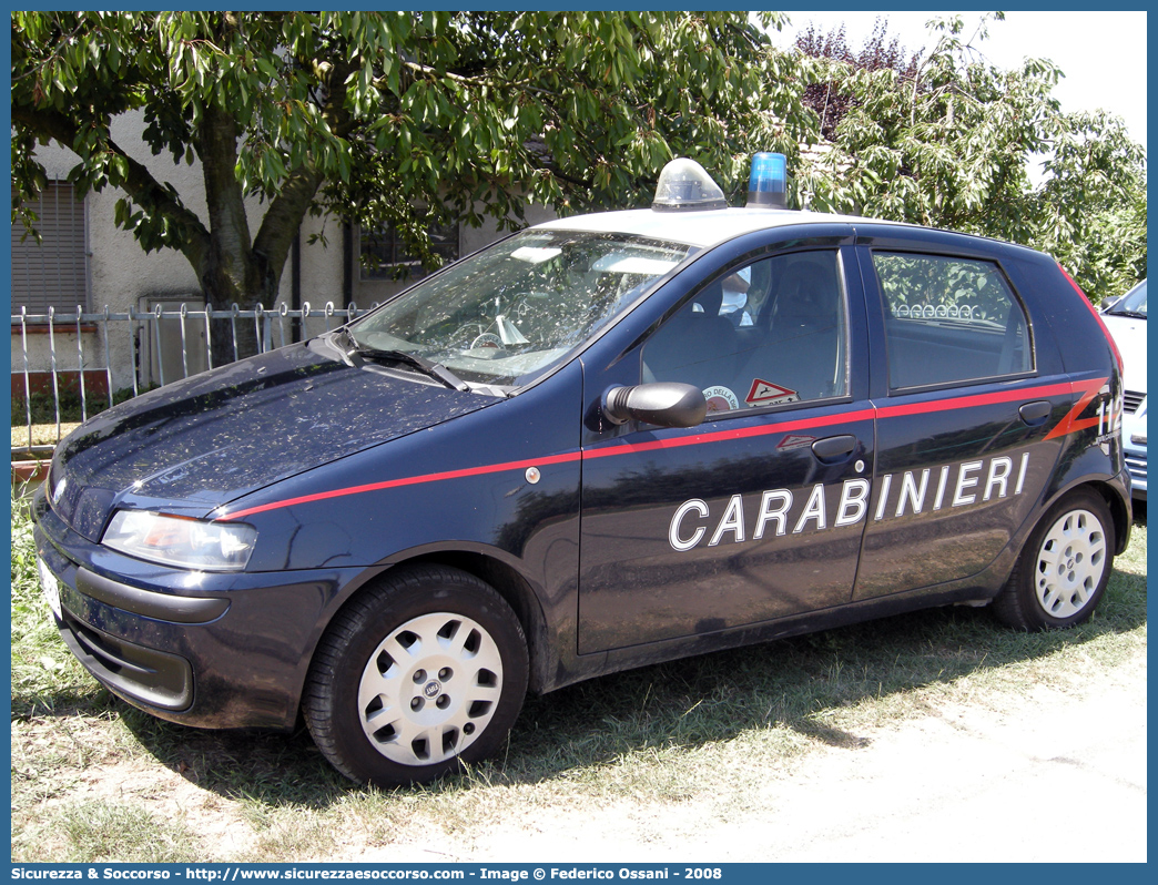 CC BS813
Arma dei Carabinieri
Fiat Punto II serie
Parole chiave: CC;C.C.;Arma;dei;Carabinieri;Fiat;Punto