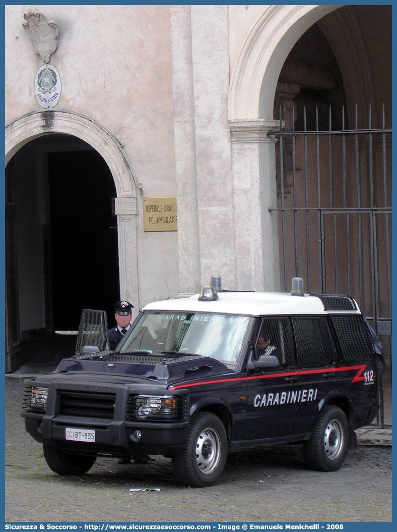 CC BT835
Arma dei Carabinieri
Battaglioni Mobili
Land Rover Discovery II serie Restyling
Parole chiave: CC;C.C.;Arma;dei;Carabinieri;Battaglioni;Battaglione;Mobili;Land Rover;Discovery;Ordine;Pubblico;Blindato