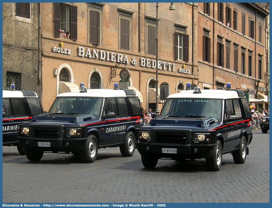 CC BT832 e CC BT838
Arma dei Carabinieri
Battaglioni Mobili
Land Rover Discovery II serie Restyling
Parole chiave: CC;C.C.;Arma;dei;Carabinieri;Battaglioni;Battaglione;Mobili;Land Rover;Discovery;Ordine;Pubblico;Blindato