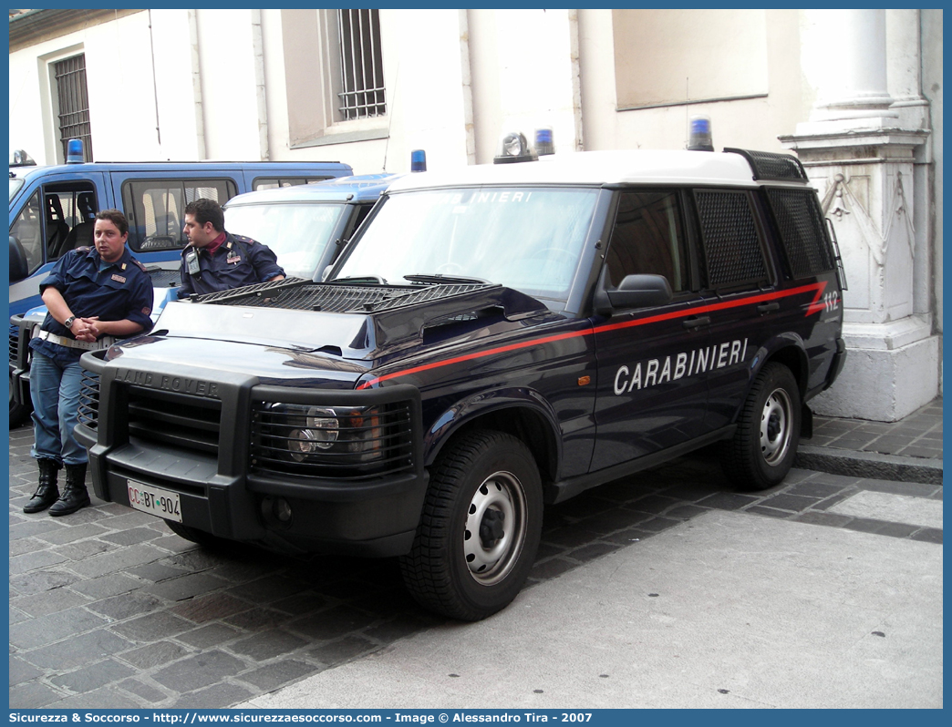 CC BT904
Arma dei Carabinieri
Battaglioni Mobili
Land Rover Discovery II serie Restyling
Parole chiave: CC;C.C.;Arma;dei;Carabinieri;Battaglioni;Battaglione;Mobili;Land Rover;Discovery;Ordine;Pubblico;Blindato