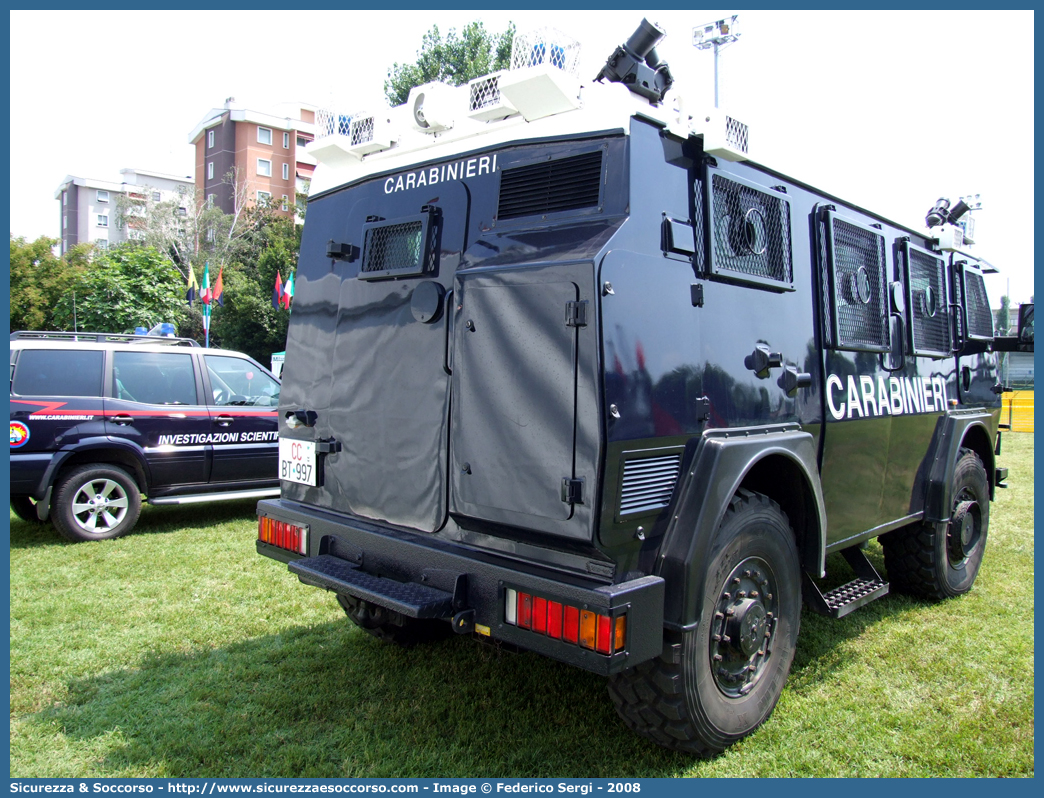 CC BT997
Arma dei Carabinieri
Battaglioni Mobili
BAE Systems Iveco RG12
Parole chiave: CC;C.C.;Arma;dei;Carabinieri;Battaglioni;Mobili;Iveco;BAE;Systems;RG12;Blindato;Ordine;Pubblico