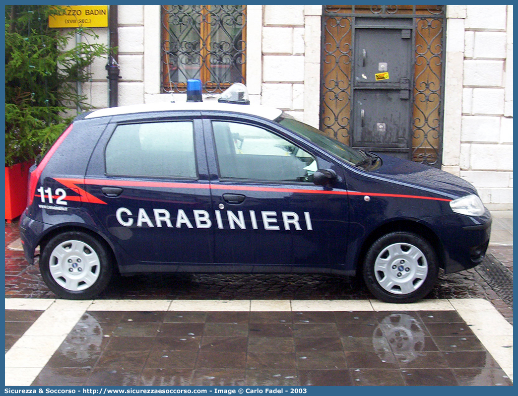 CC BV523
Arma dei Carabinieri
Fiat Punto III serie
Parole chiave: CC;C.C.;Arma;dei;Carabinieri;Fiat;Punto