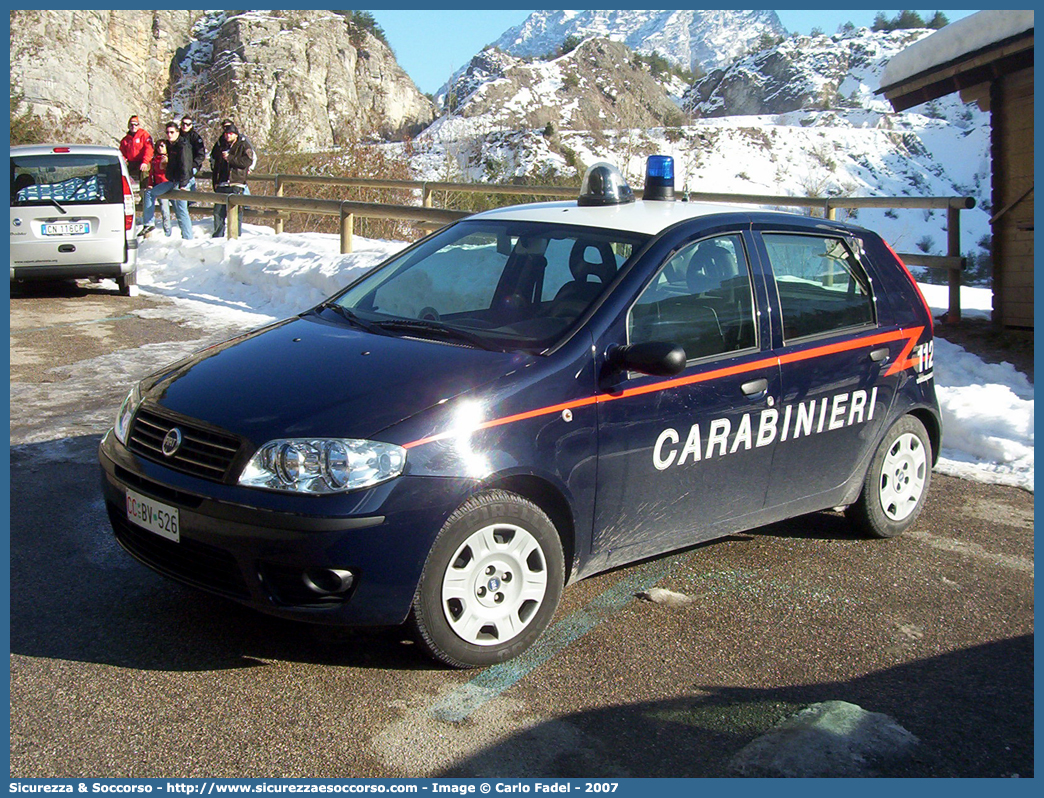 CC BV526
Arma dei Carabinieri
Fiat Punto III serie
Parole chiave: CC;C.C.;Arma;dei;Carabinieri;Fiat;Punto