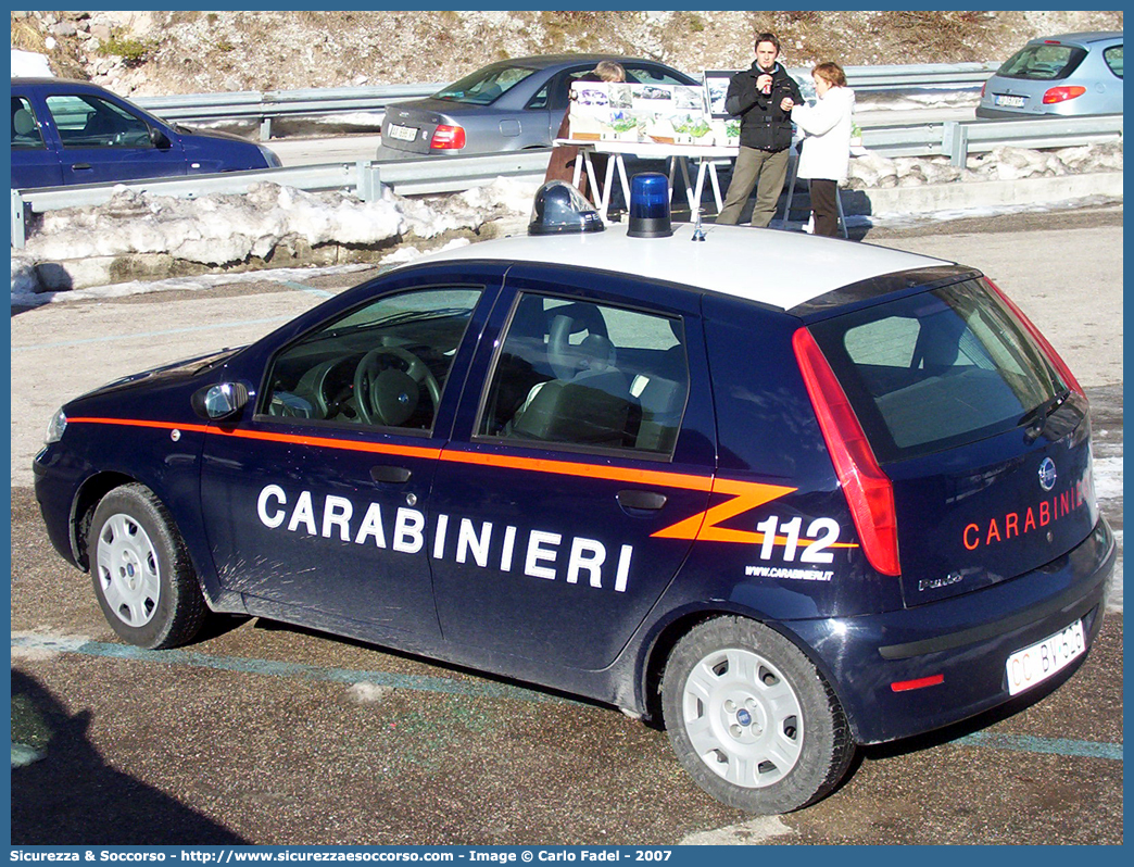 CC BV526
Arma dei Carabinieri
Fiat Punto III serie
Parole chiave: CC;C.C.;Arma;dei;Carabinieri;Fiat;Punto